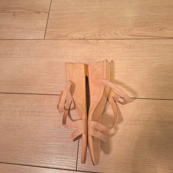 Stuart Weitzman Womens Wedge Sandal genuine leather Suede light Beige 8 NWOT - Picture 7 of 7